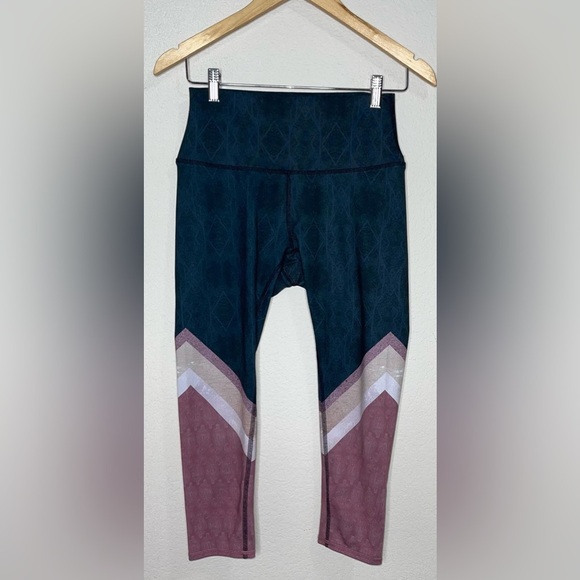 ALO Yoga Tree Lace Airbrush Cropped Legging Size Small - Picture 6 of 7